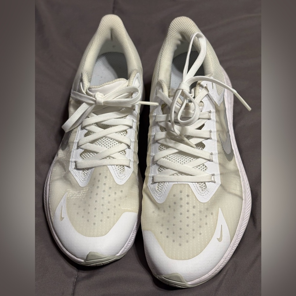 Nike Air Zoom Winflo 7 White Running Shoes Women’s Size 9